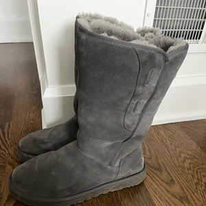 Women’s size 10 grey tall Ugg boot